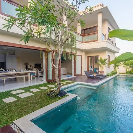 Villa Tepi Sungai